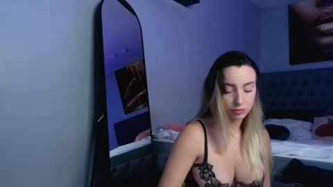 Snapshot of alexiswhiteee chatting on October 24, 6:03 am Alexis online show from October 24, 6:03 am