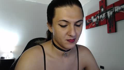 Snapshot of alguien_mas01 chatting on February 27, 8:46 am cami online show from February 27, 8:46 am