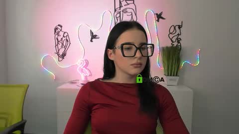 alia skay online show from December 17, 10:33 am