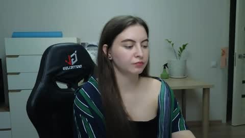 Alice online show from April 4, 7:43 pm