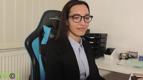 A R Y A  T I A online show from February 23, 8:00 pm