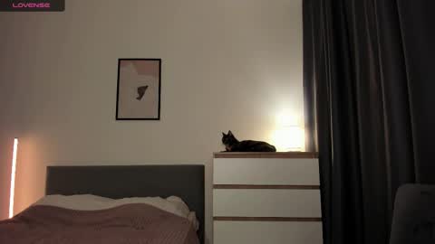 alice_dias online show from December 4, 2:38 pm