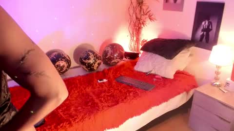 Alice  online show from October 31, 10:54 pm