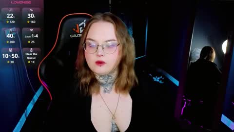 alice_linger online show from September 14, 3:35 pm