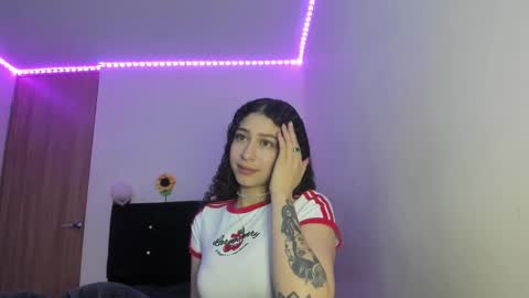 alice and amber online show from February 25, 8:14 am