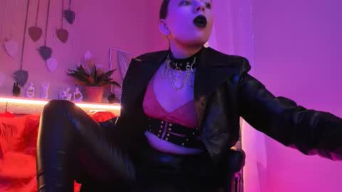 Alice online show from December 14, 8:04 pm