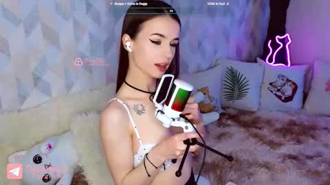 Alice   online show from October 28, 8:43 pm