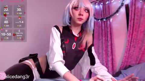 Snapshot of alicedang3r chatting on December 25, 2:14 am Alice  online show from December 25, 2:14 am