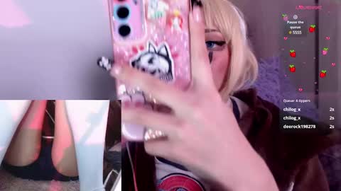 Snapshot of alicedang3r chatting on March 7, 7:30 am Alice  online show from March 7, 7:30 am