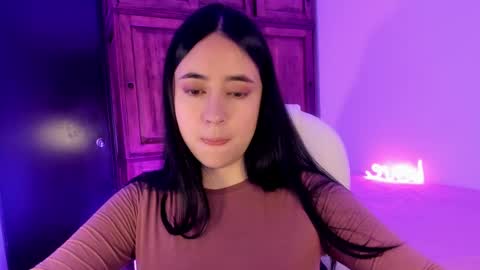 Snapshot of alicee_2 chatting on February 14, 5:03 pm Aliceee  ..   97YP9VWGZHrefnav wishlist lists 1 online show from February 14, 5:03 pm