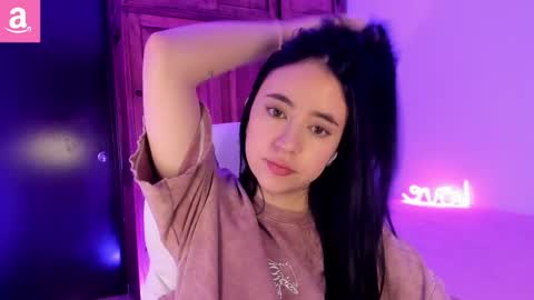 Snapshot of alicee_2 chatting on February 24, 6:04 pm Aliceee  ..   97YP9VWGZHrefnav wishlist lists 1 online show from February 24, 6:04 pm