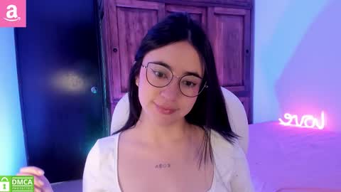 Snapshot of alicee_2 chatting on October 19, 1:05 pm Aliceee  ..   97YP9VWGZHrefnav wishlist lists 1 online show from October 19, 1:05 pm