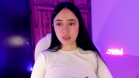 Snapshot of alicee_2 chatting on February 3, 7:52 pm Aliceee  ..   97YP9VWGZHrefnav wishlist lists 1 online show from February 3, 7:52 pm