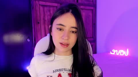 Snapshot of alicee_2 chatting on December 9, 5:08 pm Aliceee  ..   97YP9VWGZHrefnav wishlist lists 1 online show from December 9, 5:08 pm