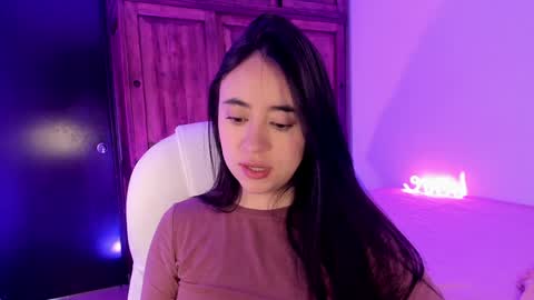 Snapshot of alicee_2 chatting on January 20, 5:06 pm Aliceee  ..   97YP9VWGZHrefnav wishlist lists 1 online show from January 20, 5:06 pm