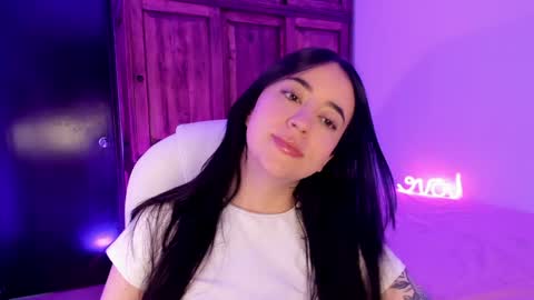 Snapshot of alicee_2 chatting on January 3, 8:22 pm Aliceee  ..   97YP9VWGZHrefnav wishlist lists 1 online show from January 3, 8:22 pm