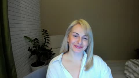 Alicee online show from March 7, 9:15 pm