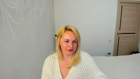 Alicee online show from April 3, 8:05 pm