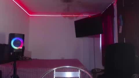 aliceesmiths online show from April 4, 12:23 pm