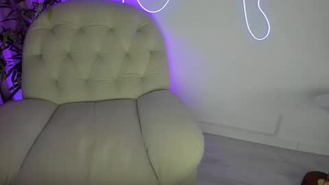 AliceLevine online show from February 10, 5:10 am