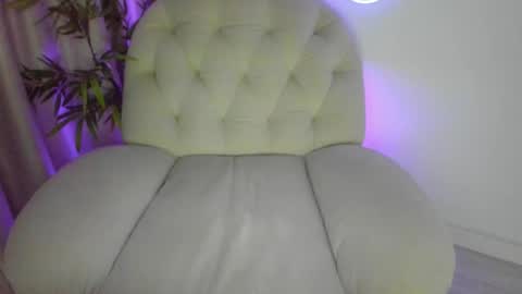 AliceLevine online show from March 17, 5:45 am