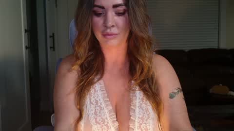 Alice Lighthouse online show from September 23, 1:10 am