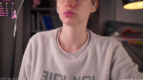 Elle online show from April 4, 10:00 am