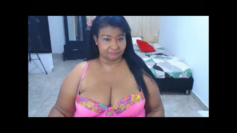 Snapshot of alicematuremilf chatting on October 7, 3:24 am yasmin online show from October 7, 3:24 am