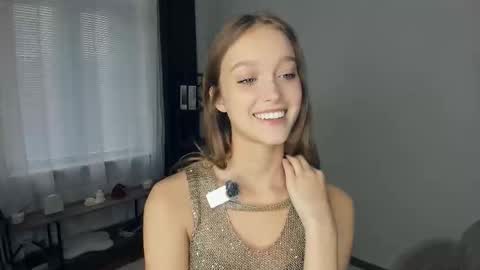 Snapshot of alicemelison chatting on October 22, 8:06 am Serena online show from October 22, 8:06 am
