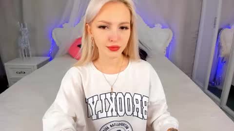 alicemonro online show from November 12, 9:00 am