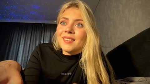 Snapshot of aliceoceaneyes chatting on October 5, 11:51 am aliceoceaneyes online show from October 5, 11:51 am