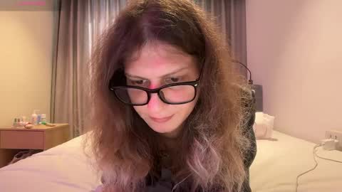 AlicePinkhead online show from March 27, 8:20 am