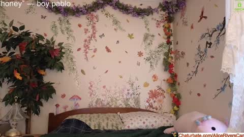 Snapshot of aliceriverscam chatting on January 4, 7:44 pm Alice Rivers ---- Enter my public Discord-  online show from January 4, 7:44 pm