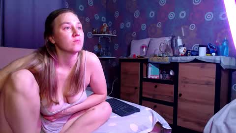 alicewetsquirt online show from March 29, 11:17 pm