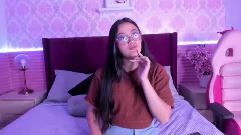 Alicia  online show from May 4, 8:37 pm