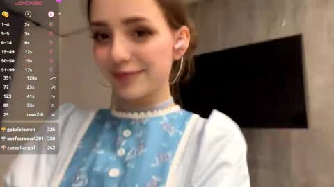 Alice online show from April 8, 6:22 pm