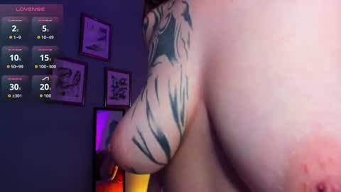 Snapshot of aliciia_miller chatting on October 9, 9:31 pm Alicia  online show from October 9, 9:31 pm
