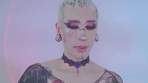     online show from February 9, 9:28 pm