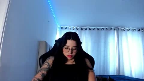 Snapshot of aliice_walker_ chatting on October 23, 2:07 pm aliice_walker_ online show from October 23, 2:07 pm