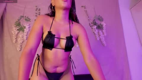 Snapshot of alina_chapman_ chatting on October 23, 12:01 am Andrea online show from October 23, 12:01 am