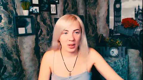 Snapshot of alinafrey_ chatting on October 23, 6:26 am Alina online show from October 23, 6:26 am