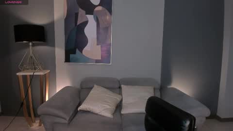 alinakravitz_ online show from March 21, 12:10 pm