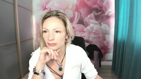 AlinaMoor online show from October 23, 6:15 am