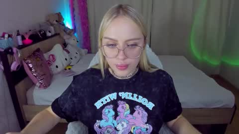 alinaocean online show from October 18, 7:40 pm