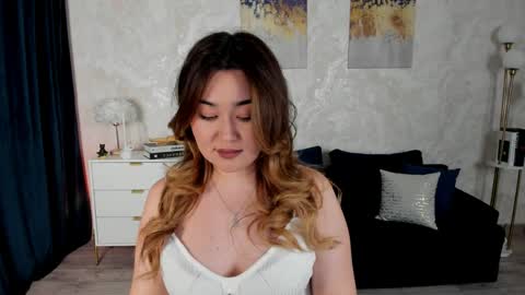 alineleee online show from April 7, 7:27 pm