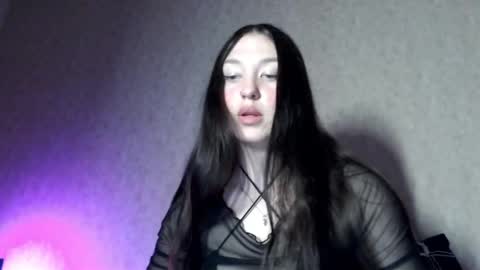 alisaadoll online show from May 6, 2:01 pm
