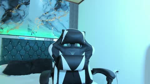   online show from April 4, 6:37 pm