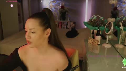 Hey there Im a Hookah Girl online show from April 19, 7:38 pm