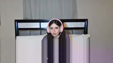 Alison Fields online show from April 8, 3:42 am