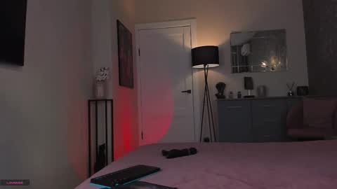 Help me Reach K FollowerslPut your finger up  online show from January 11, 1:00 am